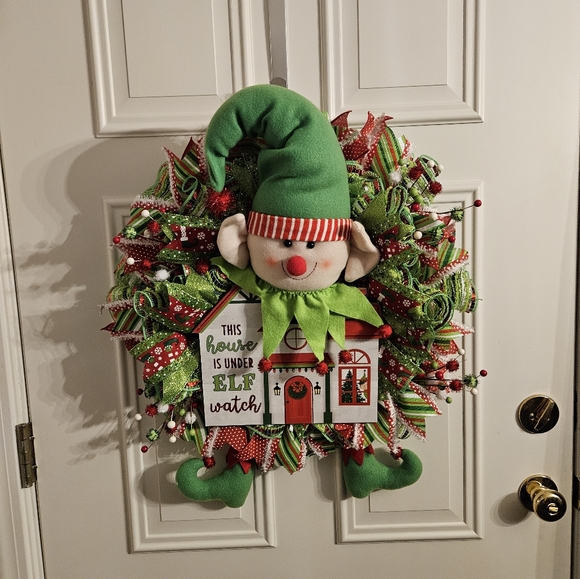 Christmas Elf Wreath - Picture 1 of 4